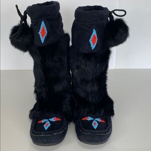 Vintage Y2K Muk Luks Black Fur Moccasin Boots 8
